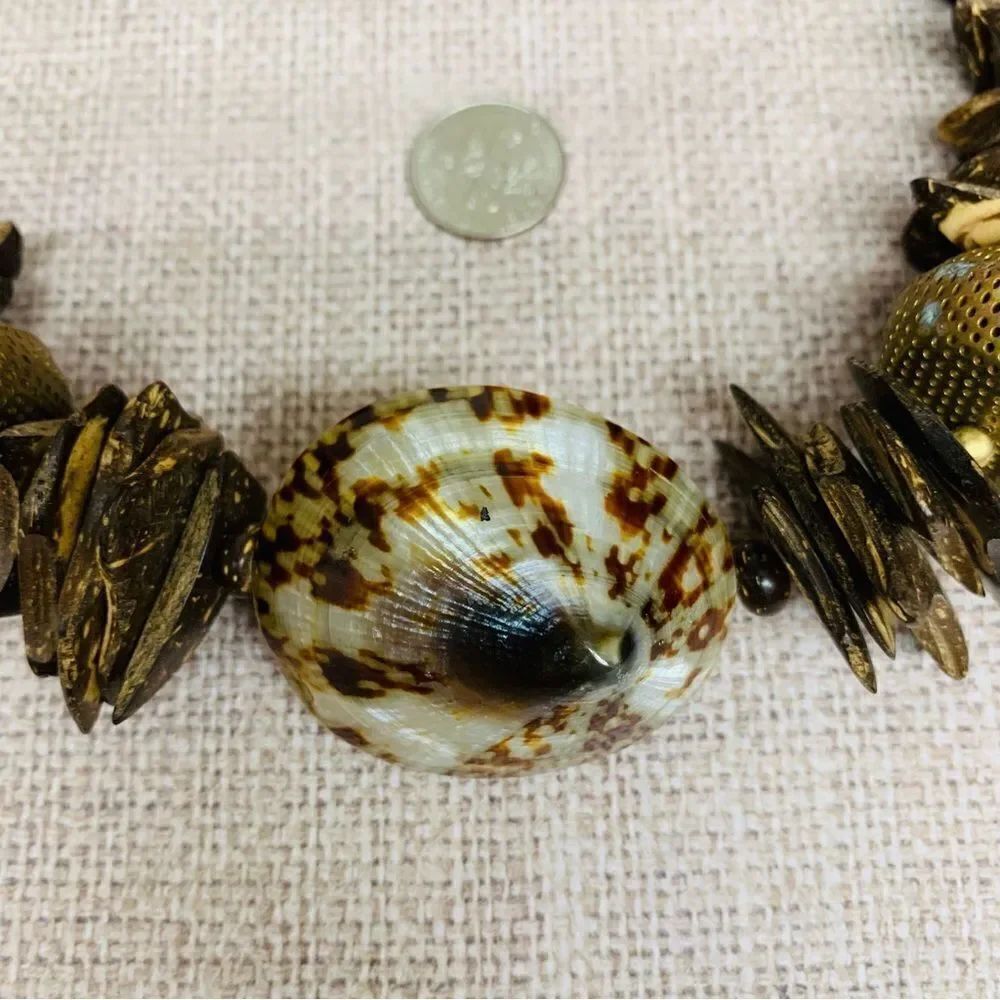 VTG Coconut Beaded Shell Necklace - Picture 2 of 3